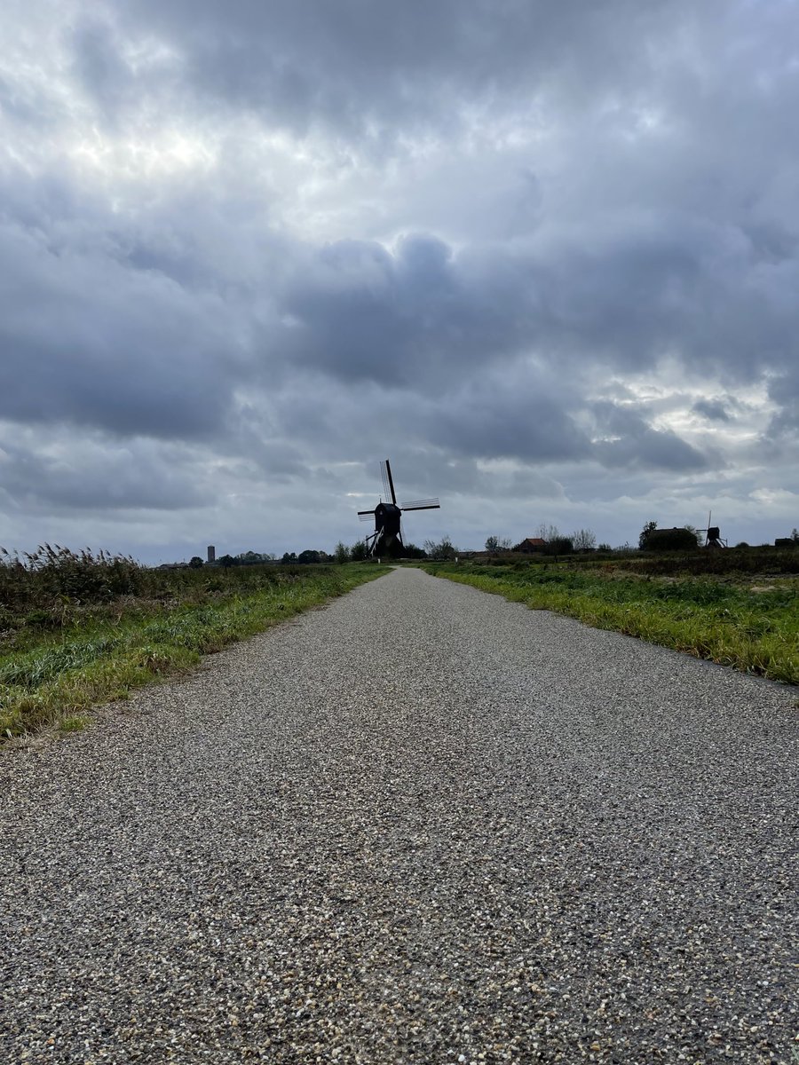 JanineBos's tweet photo. Loop ik terug naar #Uppel omdat daar de #zon schijnt, komen de #wolken even tussen beide. https://t.co/WkuvnV9I6U