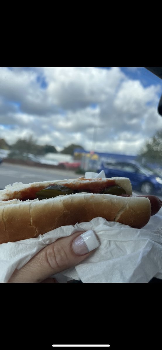 mags_con's tweet photo. 85p hotdog 🌭 from IKEA … claiming this as one of the best hangover cures 🥴🌭😆Happy Sunday everyone! https://t.co/akHPr9Q0Rw