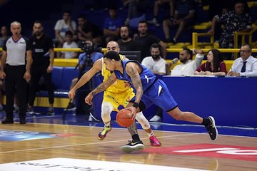 almayadeen_es's tweet photo. Club Antonine sorprende y vence a Al Riyadi en baloncesto libanés https://t.co/LDKQMpYQyK
#Deportes #ClubAntonine #AlRiyad #Libano https://t.co/rU4ppWy4Zs