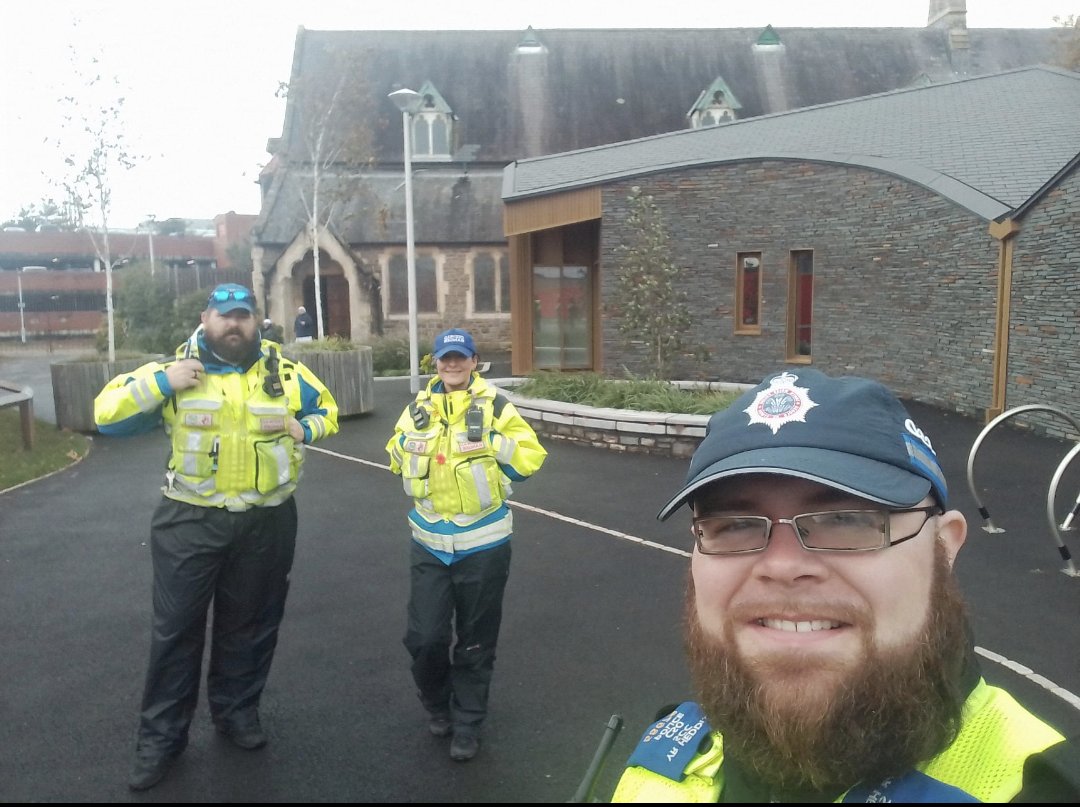 swpolice's tweet image. Happy Bonfire Night! 🎆 
 
If you're celebrating, stay safe, have fun, and be considerate of your neighbours. 🗣️  
 
More tips for keeping your community safe at the link below.

south-wales.police.uk/police-forces/…
 
#NotFunForEveryone