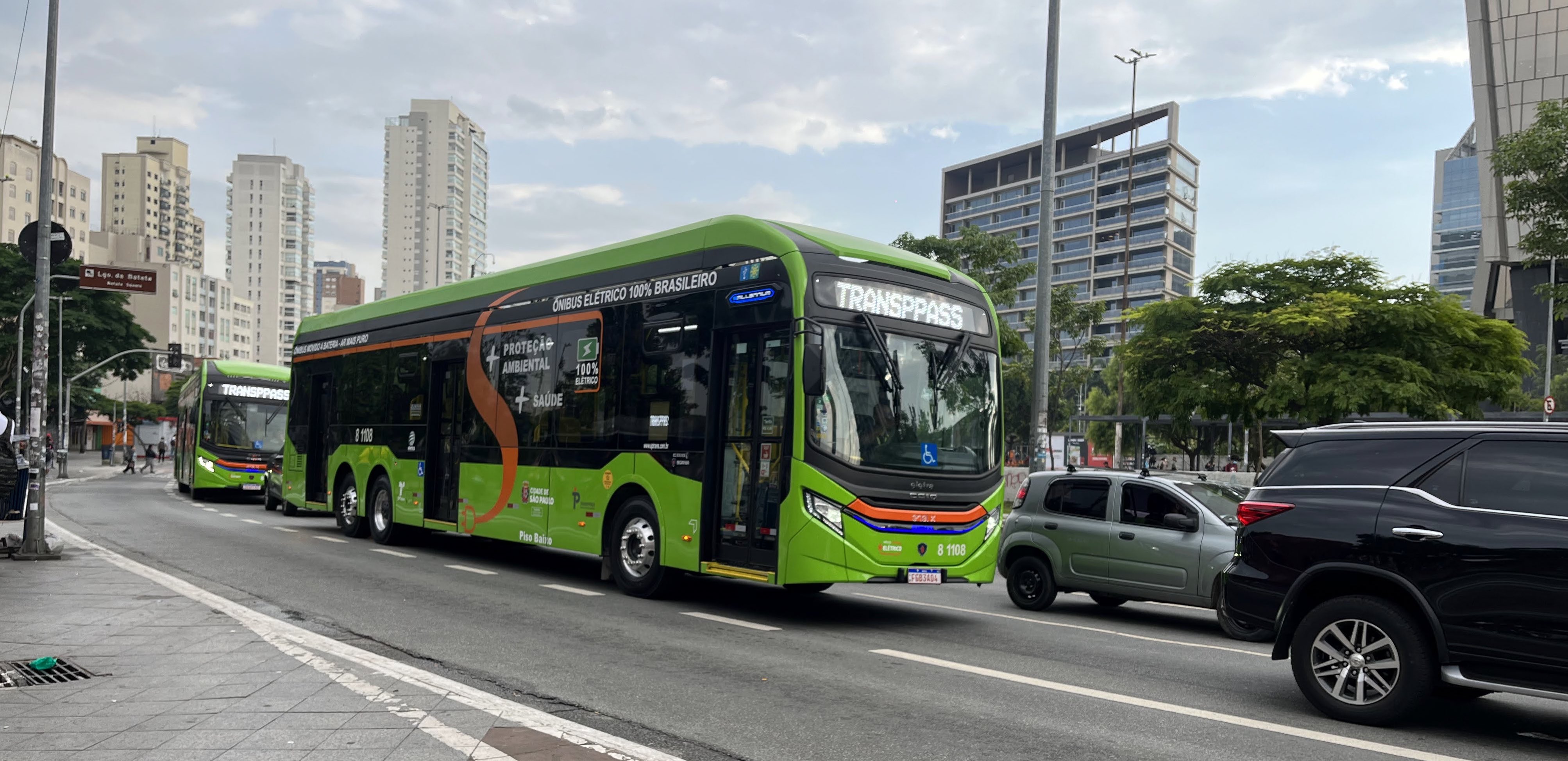 Cidade de São Paulo acelera transição e frota de ônibus elétricos cresce mais de 70% em 2025
