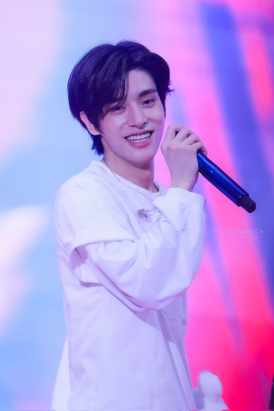 VNA_EVENTO's tweet image. “Selamat malam semuanya! Mari kita berkumpul kembali!” ujar sang pria sambil tersenyum lebar kearah para peserta.

#OVB112 

-