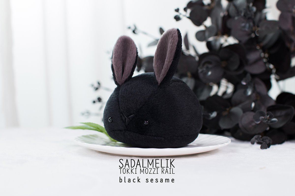 🎉어드메의 까망유교토끼가 곧 생일이라는데🐇💜
까망토끼해를 맞아 이벤트를 하지않을 수가 없네요
추첨으로 RT해주신 한분께 흑임자토끼모찌한마리&amp;빼빼로를🍫 보내드려요 

추첨일-11월9일
*팔로우하지않으셔도 추첨대상이니 일회성으로 팔로하지않으셔도 괜찮아요*