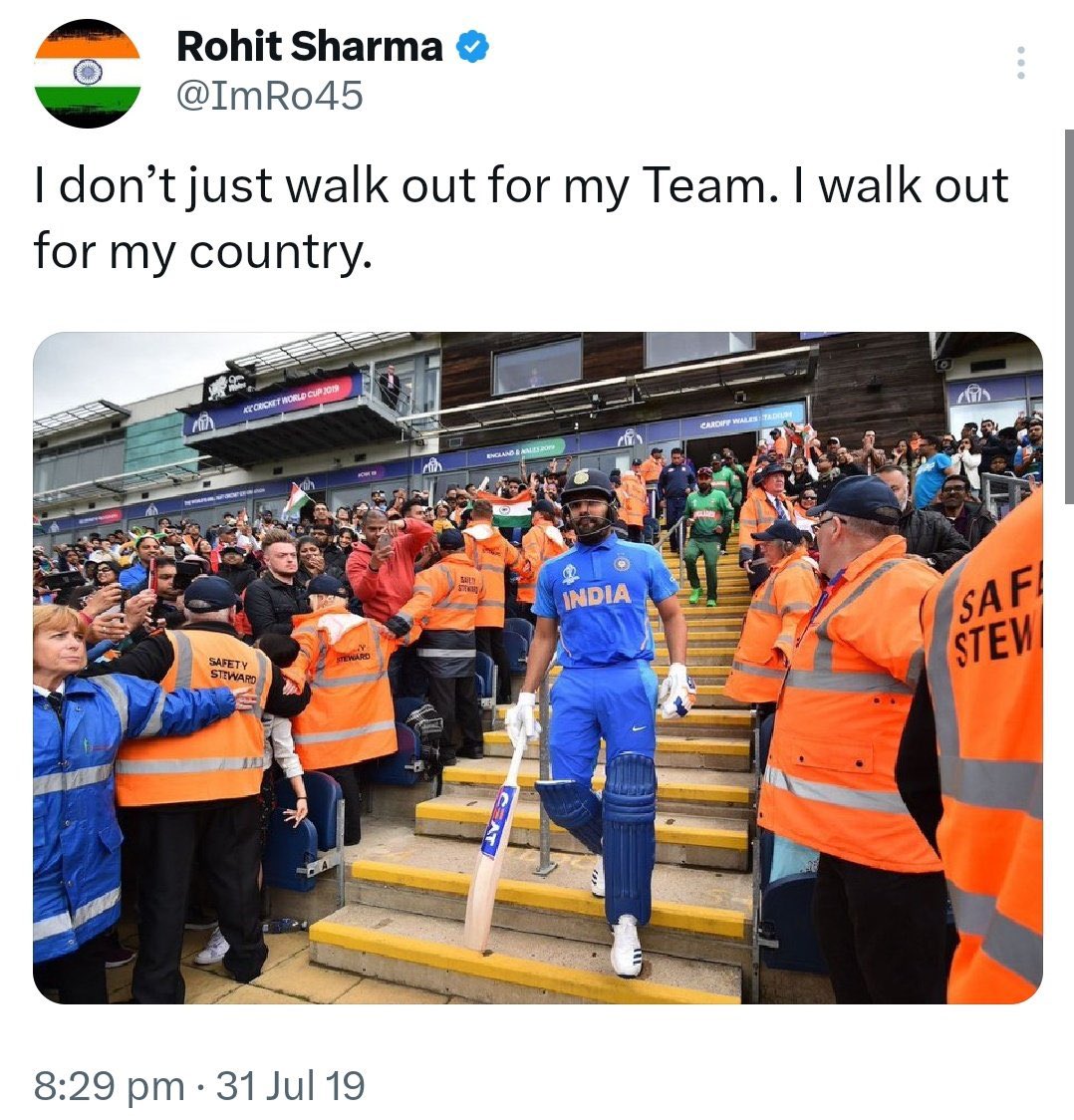 100rabhsingh781's tweet photo. Playing for country is not everyone’s cup of tea!

And Rohit Sharma is proving this match every match 🔥

Century | Virat | Iyer | Selfish 

#ViratKohli𓃵 #INDvSA 
#INDvsSA https://t.co/m0k5WP7Ryd