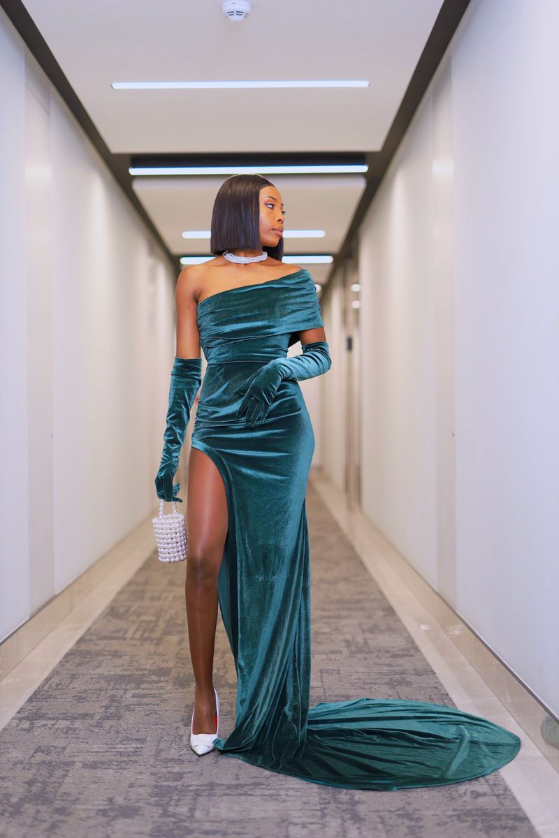 Euratoo Designs 0711999751
We serve, the queen ate and left no crumbs.