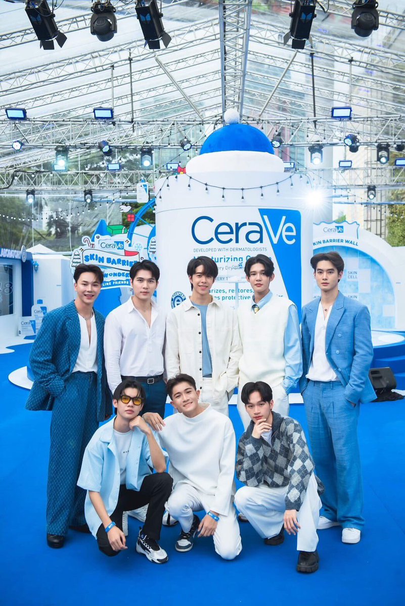 ศิลปินและนักแสดงในสังกัด WELL THAiLAND 
นำโดย ณัฐ  ออโต้ พี คิมม่อน ท็อป มิกซ์ บุ๊ค แชมป์ พร้อมแล้วสำหรับหน้าหนาวปีนี้ 

#CeraVeWinterWonderland
#เซราวีครีมเสริมปราการผิวชุ่มชื้น

#CereVexWELLTHAiLAND