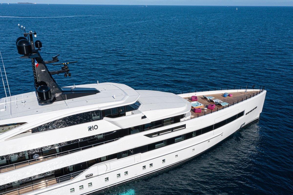 CRN_Shipyard's tweet photo. The CRN M/Y RIO is a symbol of power, prestige and elegance that has to be experienced to be believed.
#MadeByYouWithOurOwnHands

#FerrettiGroup #KeepBuildingDreams #ProudToBeItalian 🇮🇹 #MadeInItaly 
https://t.co/gsrX9NnlNl https://t.co/FZOGcRMZr2
