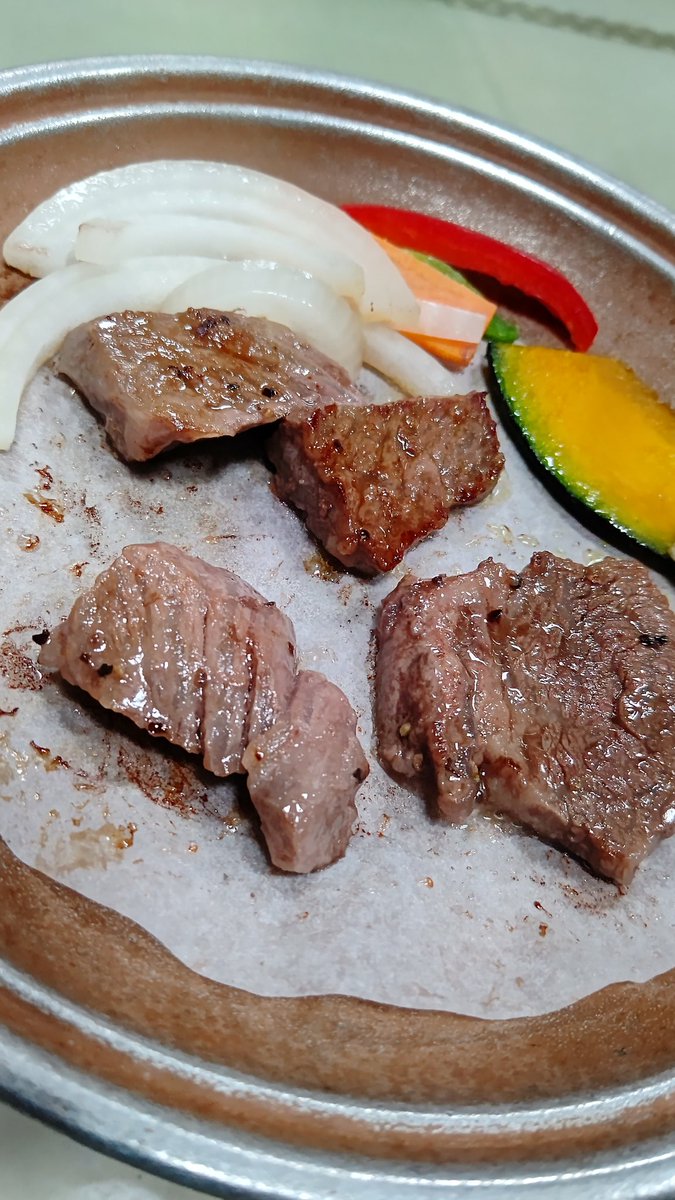 今日は、旅行に来ています✌️

日本酒の試飲、うなぎを食べ、湖畔を歩き、旅館で宴会😄

さすがに、疲れました😁

明日は、みかん狩りと海鮮食べて帰ります✌️

#旅館
#旅行
#うなぎ