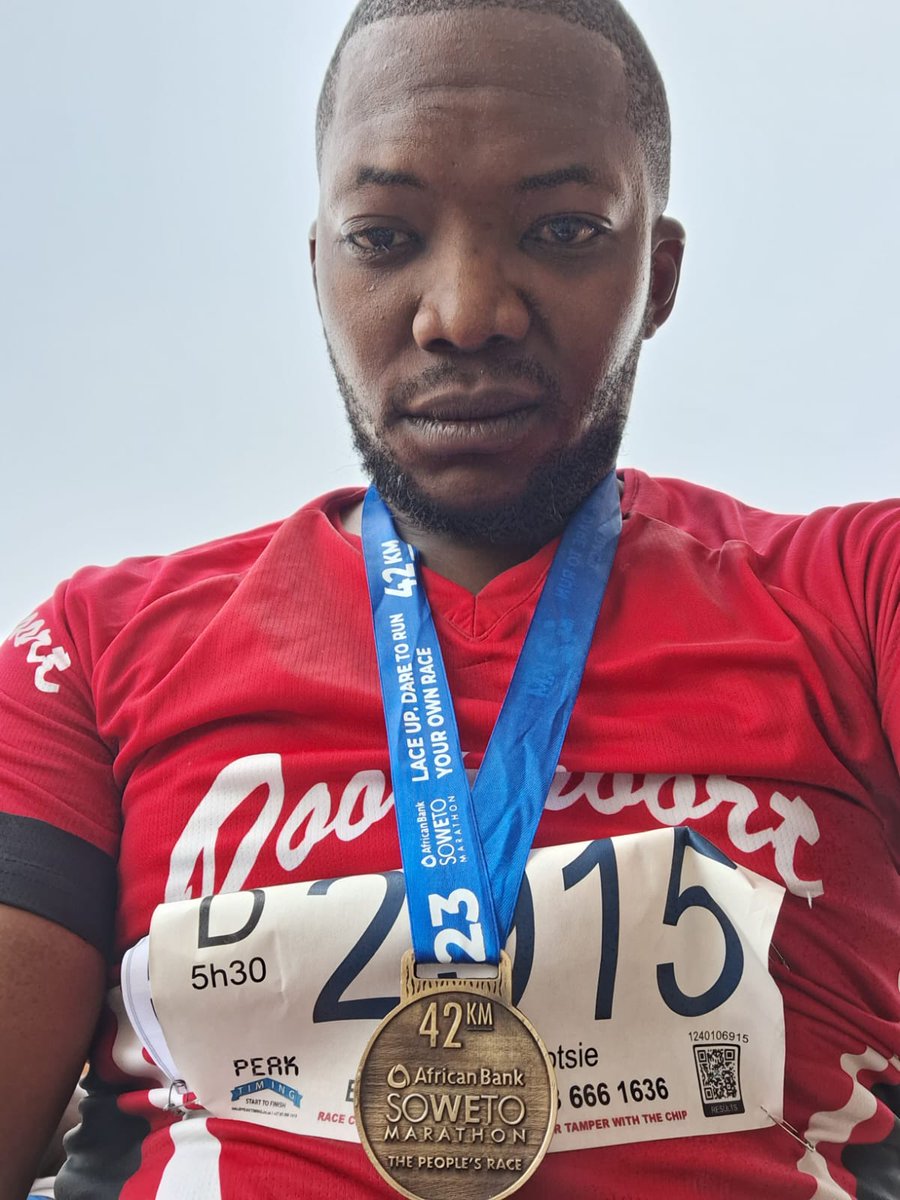 Rewindest's tweet image. #SowetoMarathon2023 , really tough route, tjerr the heat was just sapping. But no one grows unless you face adversity. Shaved off 24mins from my 2022 run. Still missed the Q by 4 minutes. Will be back next year
I still want my T shirt @SowetoMarathon #roodies