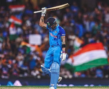 IrisFlake's tweet photo. Kaise kahu me tumsa koi, 
koi na haii 😭🤌🏼👑

Class century 🤌🏼

The man. The myth. The legend.  THE GOAT 🛐 

#HappyBirthdayViratKohli #ViratKohli𓃵 https://t.co/xGIzqmuglP
