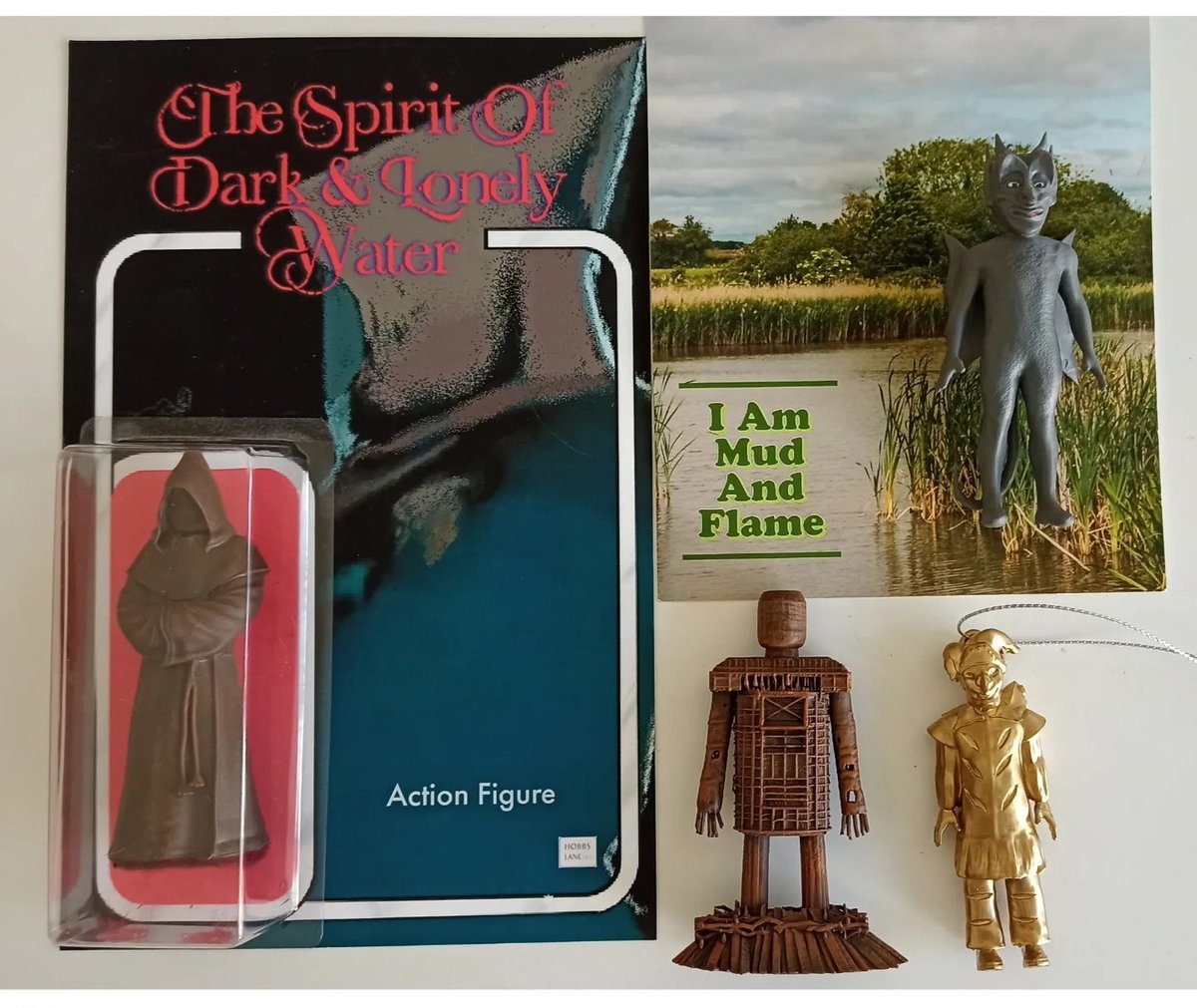 Still time to enter my little seasonal giveaway - did I mention the prize includes ALL THESE folk horror scamps from the inimitable @HobbsLaneModels ??
