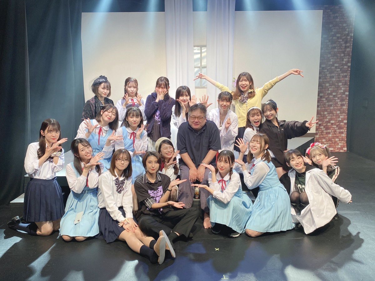 shiraishi_mana's tweet photo. #みちこのみたせかい 千秋楽ありがとうございました！🎊㊗

皆さんに支えてもらって無事千秋楽を迎えることができました！
本当にありがとうございます！🙇🏻‍♀️

皆さんの心に ｢みちこのみたせかい｣が残り続けますように。

井村 結役 / 白石 真菜 https://t.co/I2kNXqPwWN