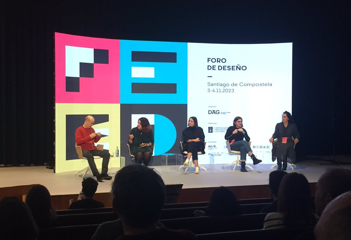 raquelboo's tweet photo. Outra xornada estupenda no #FEED23 da @asociaciondag // a Bienal de Deseño de Porto, reciclaxe de materiais e CMF, deseño de espazos, xestión do deseño, o universo de Isidro Ferrer e a expo dos cadernos de Pepe Barro... + reencontros e conversas 😊 https://t.co/KgAf1We1Dj