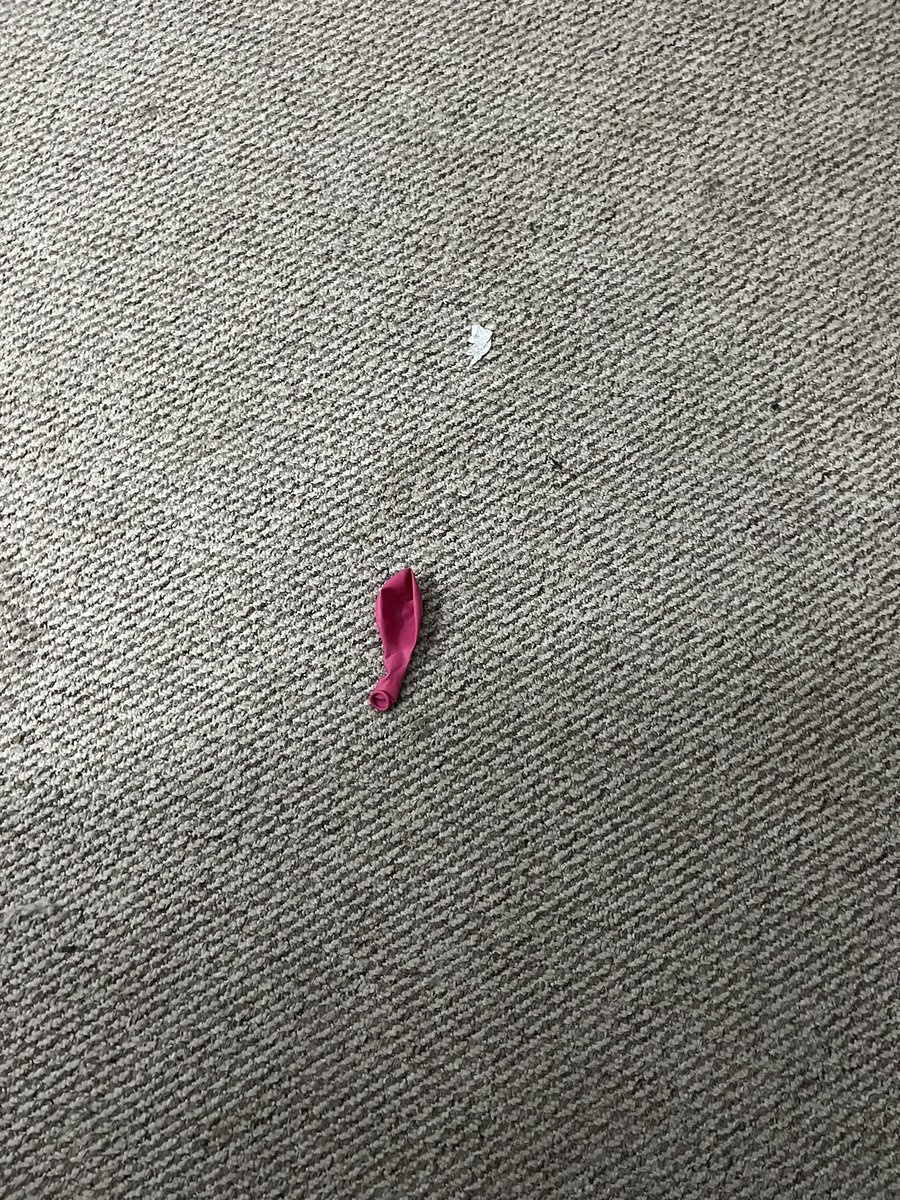 CSafty's tweet photo. @AirbnbHelp disgusting service waiting for response since 1st nov after being left to stay in a drug den https://t.co/sdSbdLxOe5