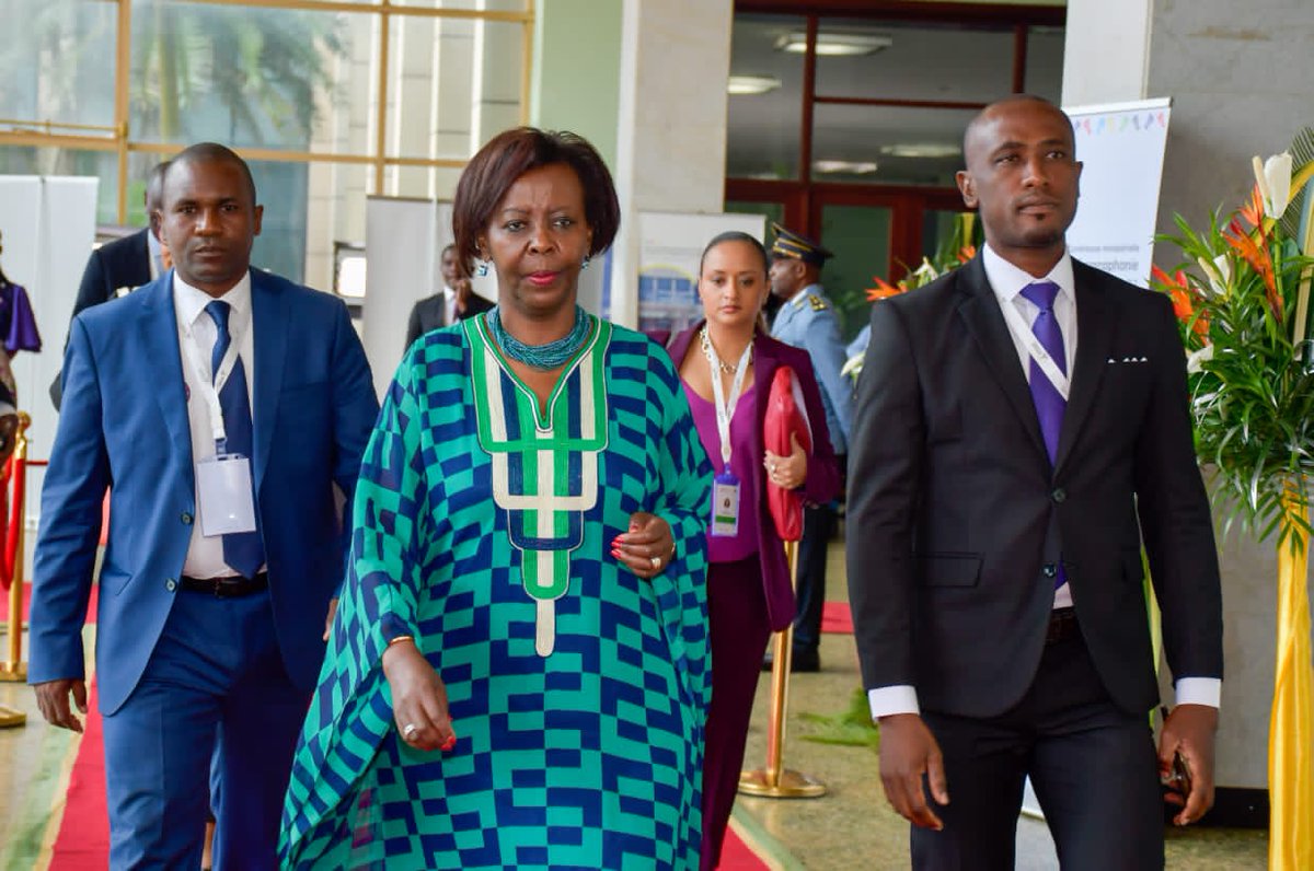 diplocam_minrex's tweet image. Les arrivées de S.E. MBELLA MBELLA, Ministre des Relations Extérieures du Cameroun et de Madame Louise MUSHIKIWABO, Secrétaire Générale de l&apos; @OIFrancophonie  pour la deuxième journée de la @ConferenceM2023 .
#CMFYAOUNDE
#CMFYaoundé2023 
#Francophonie 
#Diplocam