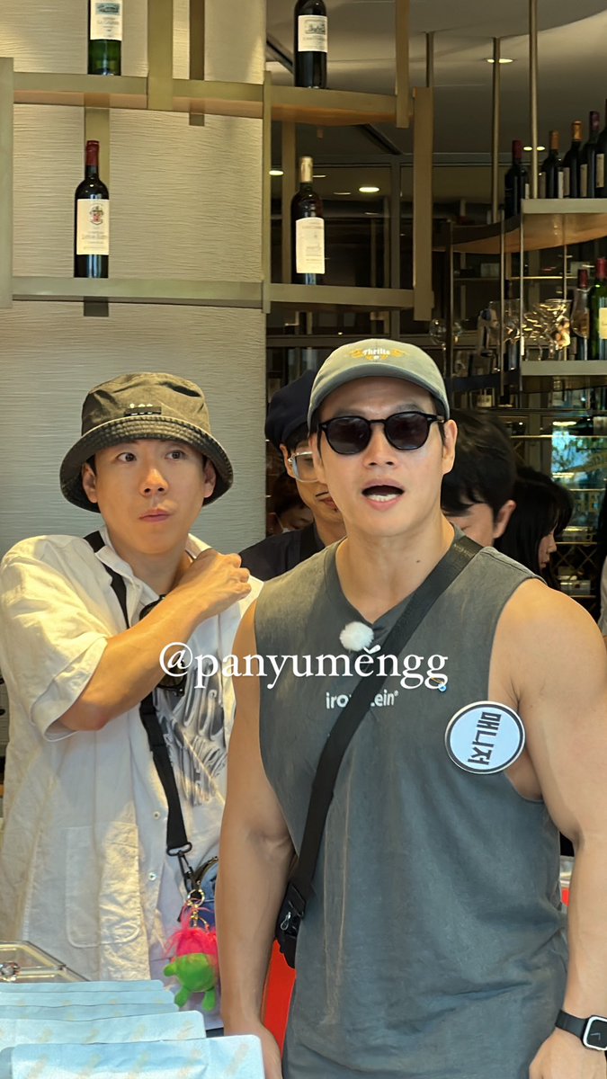 annapanym's tweet photo. Spartace couple in Singapore! with our cute Sechan oppa too 🤣🥰 #SongJihyo #KimJongkook #YangSeChan Thank you Bee Hee Chiang for the opportunity to meet them! https://t.co/oPmlOdpQae