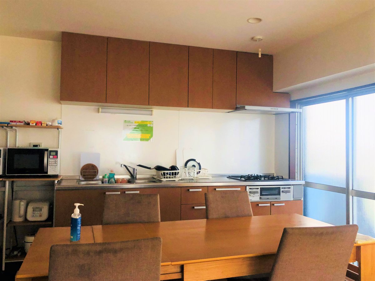 Create_GH's tweet image. お久しぶりです！！温かい日が続いてますね。
さて本日は　＃志村三丁目駅　より徒歩9分の　＃男女共有シェアハウス　をご紹介！

スーパーなどの買い物環境が充実しており、生活しやすいです！

玄関は　＃オートロック　で部屋は暗証番号式なので、鍵紛失の心配がないです。

ぜひ一度ご内見下さい🤗