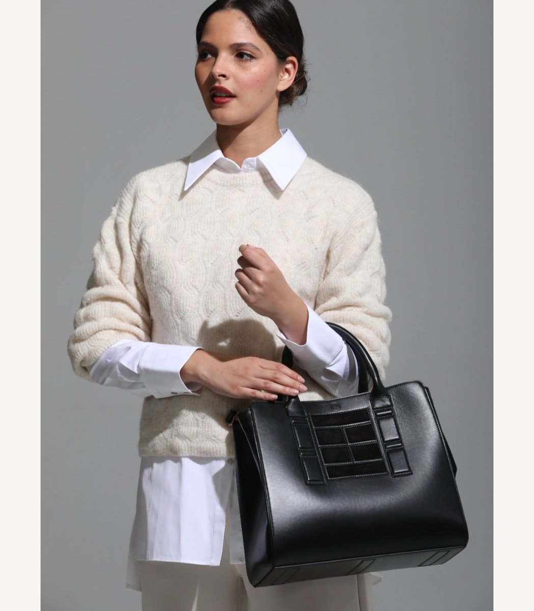 CIFDtweets's tweet photo. Georgian Inspiration from @tedbags #irishfashion #bag #handbag #leather #leatherhandbag #georgianinspired #georgiandoors #blackbag #blackleatherbag #irishfashionart #tedbags #mynameisted #Irishdesign #CIFD https://t.co/pJwNtPThtq