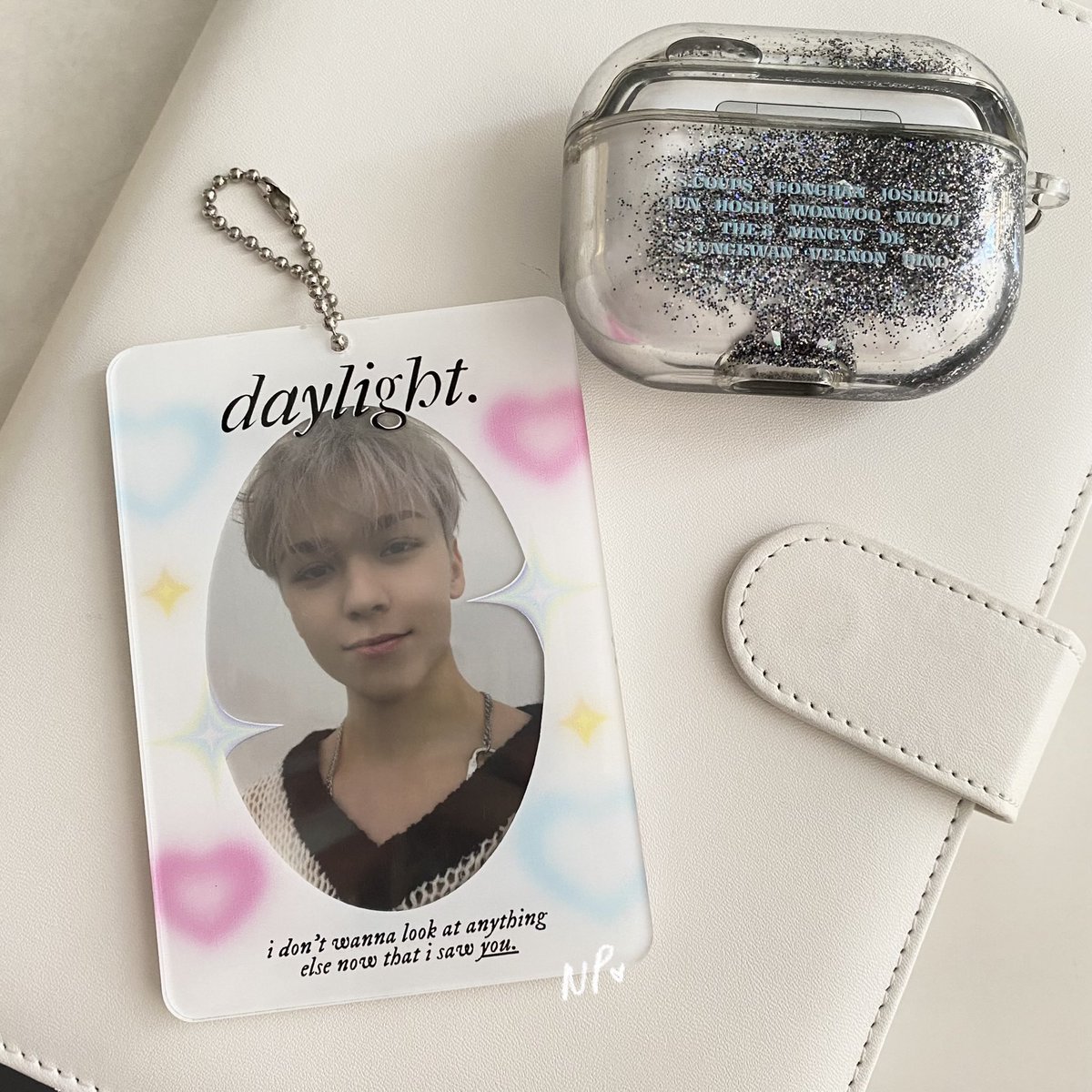 noniespocket's tweet photo. #noniespocketFULL
super duper prettyyy pc holder from @_from1004 !! thank youu so sooo much 🥹🩷 will make sure to abang sa next coll hehe #_from1004 https://t.co/Q6vk2MTRO5