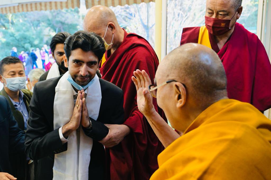 eting HH Dalai Lama….

Was a truly sublime divine experience.
Many thanks to @anilsrinivasan ji and team Kruu Inc for conceiving & executing it imacculately, and to @vivekatray ji for being the true catalyst.

#dalailama #spirituality #wellbeing