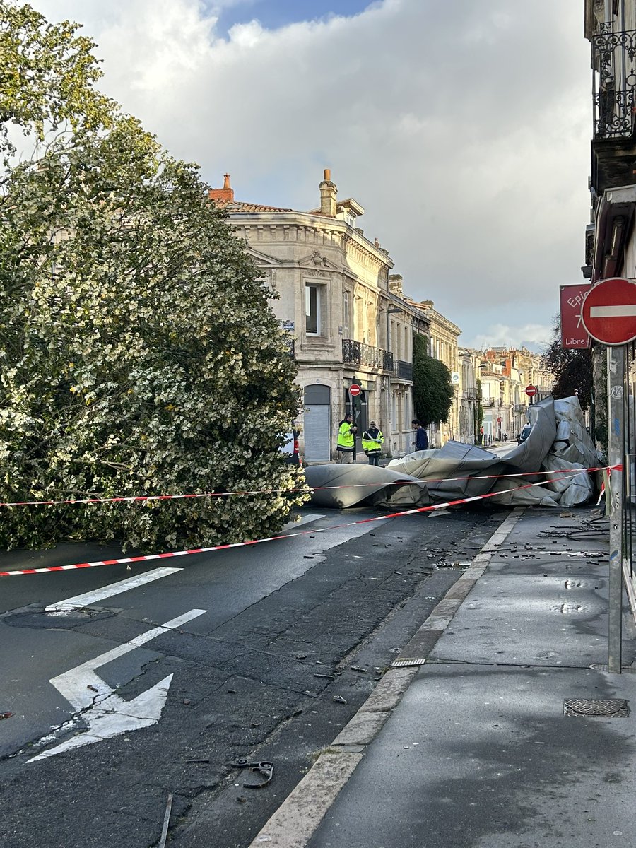 fab_sof's tweet photo. Bordeaux rue Judaïque #tempeteDomingos #Domingos #bordeaux https://t.co/IqfTMHt9Th