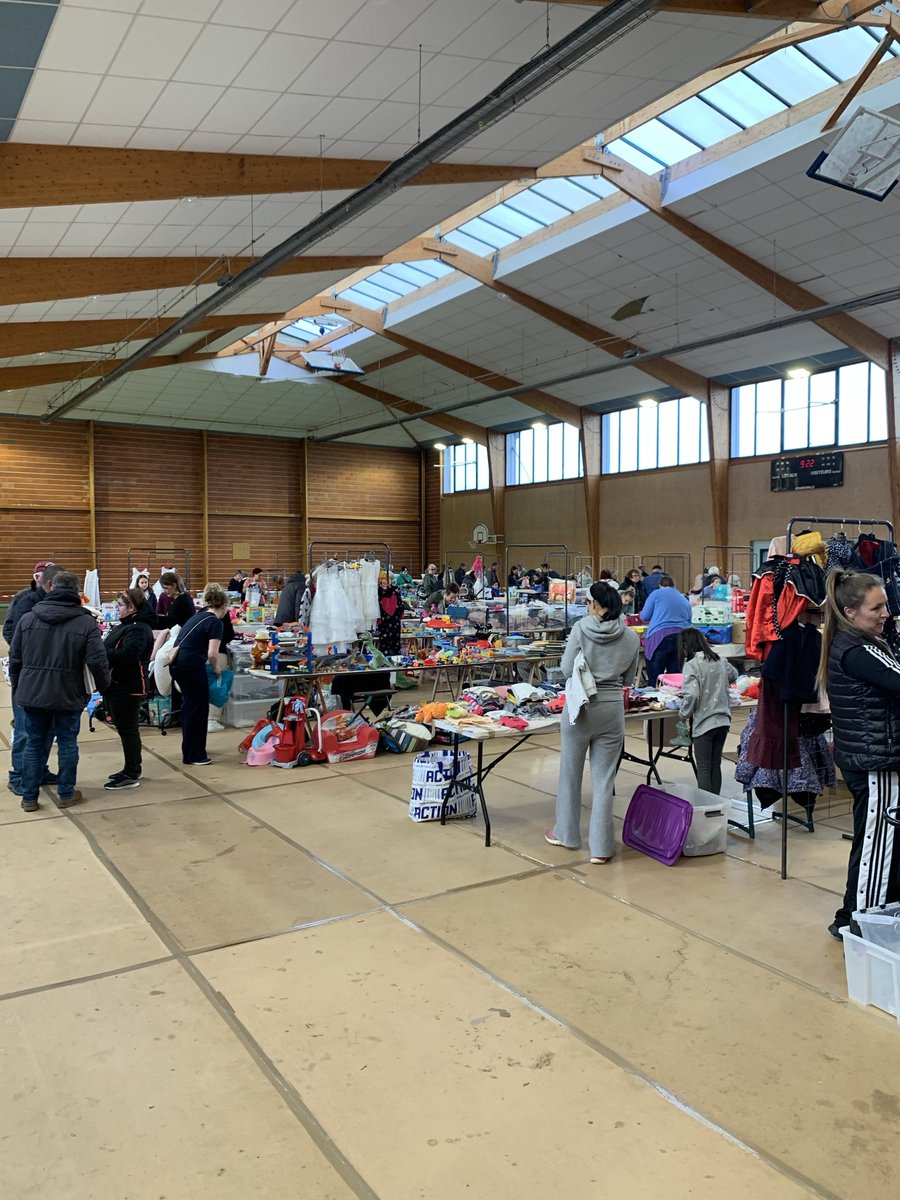 DIVIERGerard's tweet photo. Foire aux jouets et à la puériculture à Epron organisée par le Comité des fêtes. Beaucoup d’exposants et visiteurs. C’est au gymnase d’Epron jusqu’à 17h. Venez nombreux. https://t.co/2zMarqw7DB