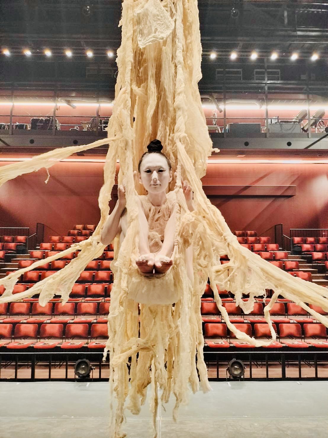 鉾久奈緒美 大駱駝艦 壺中天公演「阿修羅」座高円寺にて終わりました。  ご覧頂いた皆様、応援頂いた皆様、一緒に踊ってくれた皆様、支えてくれた皆様、本当にありがとうございました。  御礼を申し上げるのが遅くなり申し訳ありません。 阿修羅の祈りが届き、全ての ...