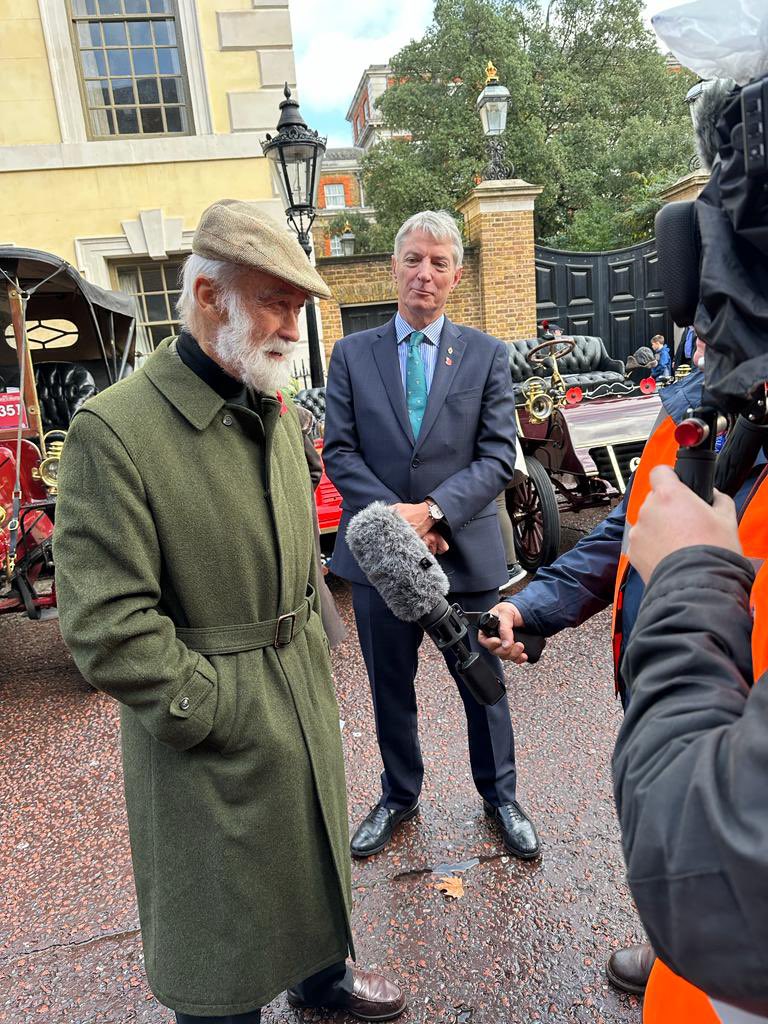 Project 4 Broadcast tweet media