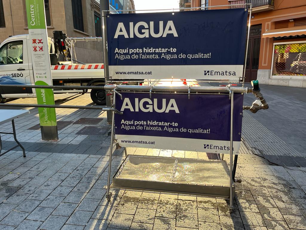 😉 En aquesta nova edició de la Mitja Marató + 10K 'Ciutat de Tarragona' estrenem un nou punt d'hidratació, un dipòsit mòbil. 🏃‍♂️🏃‍♀️🏃

Contribuïm a la reducció de l'ús del plàstic amb #aigua de l'aixeta, aigua de qualitat. ✌️💧

Bona cursa als corredors i corredores!🏆