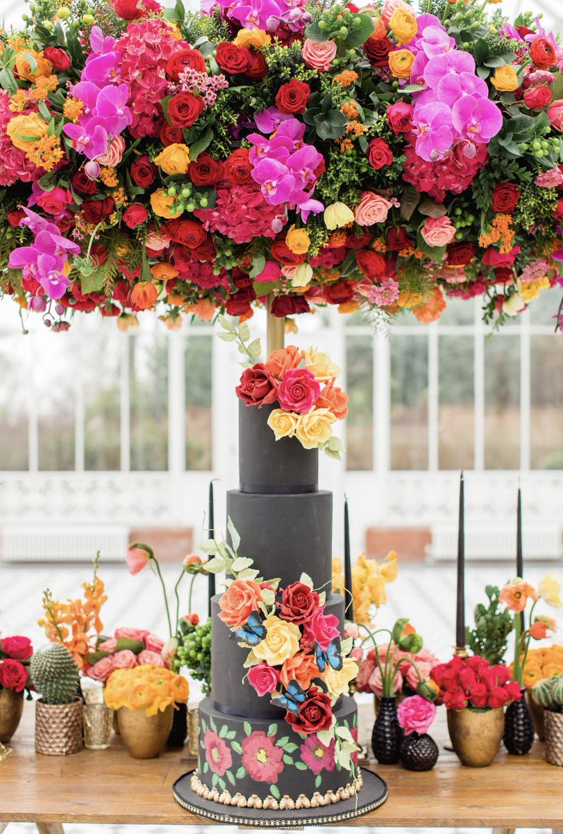 lizcakeemporium's tweet image. Colourful #weddingcakes #paintedcakes #sugarflowers #fridakahlo