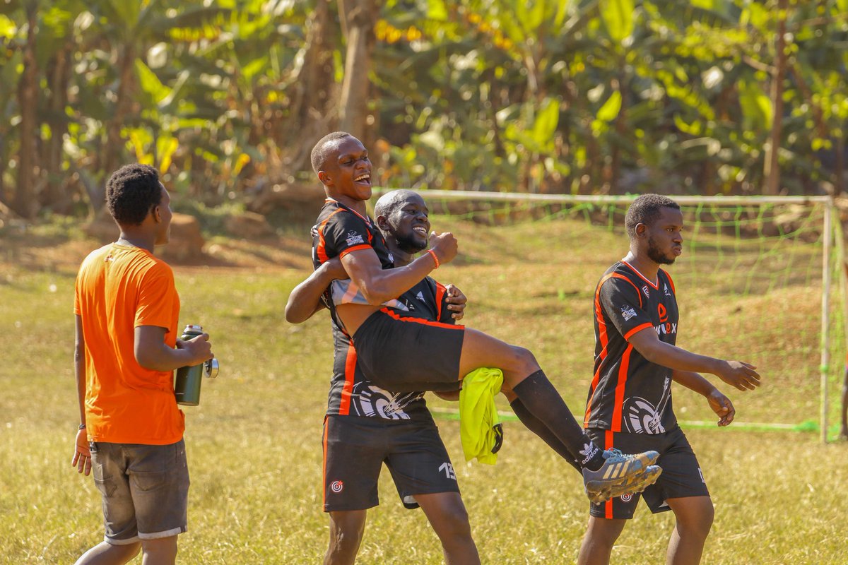 GwazuAgency's tweet image. The legend, the myth!😎
Felicitations to a man of all seasons🎉🎉
@ssempeke10 
Enjoy the new age sir🥳
#CreateDominate
#GWAZUAgency