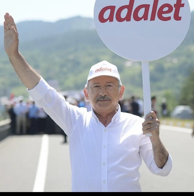 Bilgisiyle,siyaset dilinin barışçıl olmasıyla,dürüst oluşuyla bizleri onurlandırdığı için çok teşekkür ediyorum.Alevi diye diye hançerlendi
Aleviler bunu asla unutmamalı oy verirken.
CHP Madımak katilleriyle aynı zihniyeti taşıyor.
#KemalKılıçdaroğlu