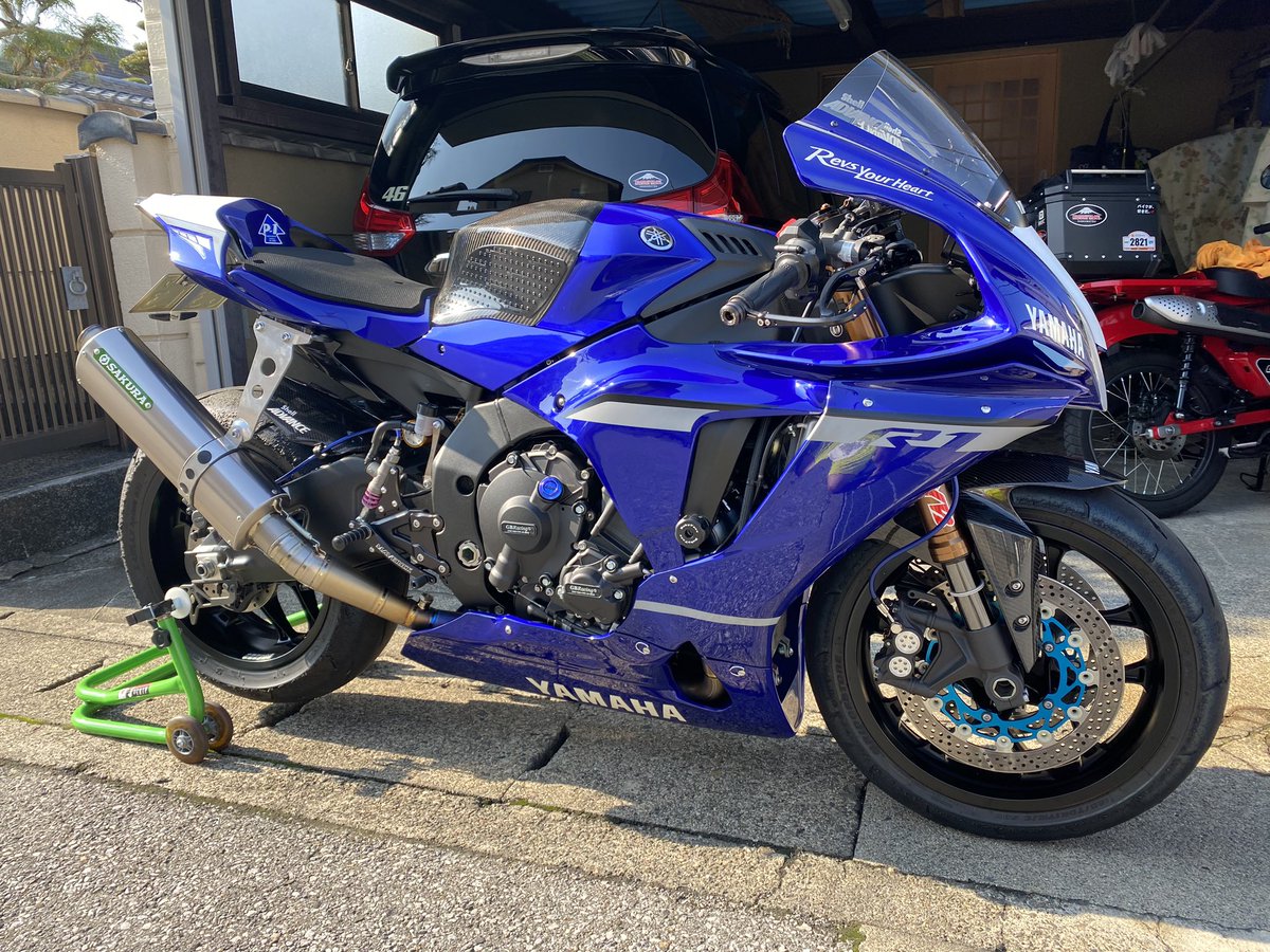 satoshiYZFR's tweet photo. 洗車してホイール入れ替えて、ピカピカにした✨

#滋賀スーパースポーツレーシング
#ヤマハが好きだ
#バイクが好きだ
#バイク好きな人と繋がりたい 
#yzfr1
#yzfr1m https://t.co/lMhMzEVmFV