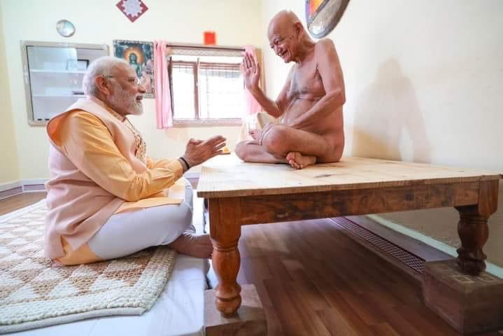 RSS_For_Bharat's tweet photo. संत के चरणों में बैठने वाला राजा दिग्विजयी होता है। https://t.co/Uf0MHrKuLc