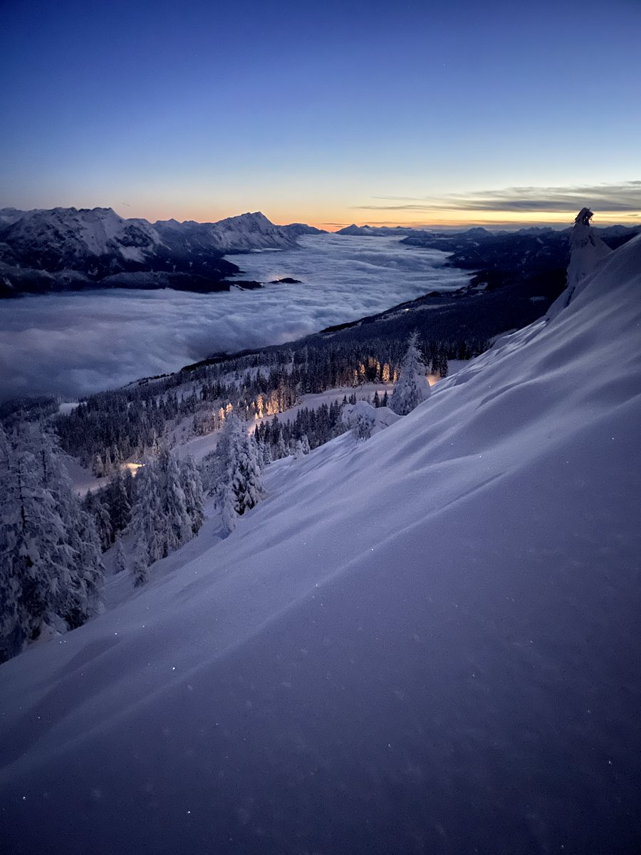 HauserKaibling's tweet image. Er läutet den Winter ein, der erste Sonnenaufgang der die Bergwelt in weiß glitzern lässt. Ein echtes Naturschauspiel, ein Gefühl für welches wir Jahr für Jahr dankbar sind. 

TIPP: Vielfahrer-Karte zum Vorverkaufspreis sichern 👉🏼 hauser-kaibling.at/skiticket

📷Josh Absenger