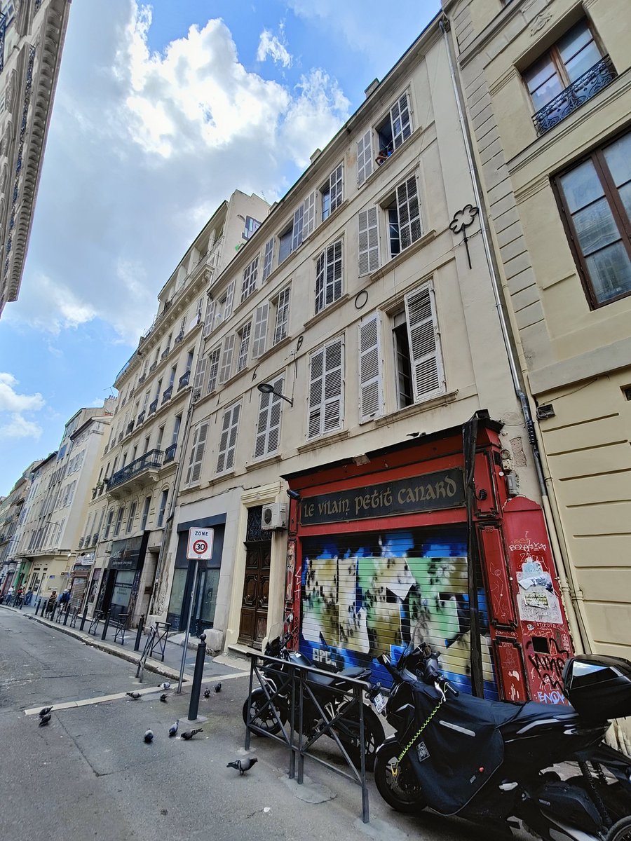 DavidLaMars's tweet photo. Expropriation à venir des derniers lots du 35 rue Vincent Scotto, un ex-hôtel meublé de 17 chambres en péril, avec cette déclaration d’utilité publique signée mardi par @Prefet13 au bénéfice de #MarseilleHabitat pour y créer avec la #SPLAIN 8 logementssociaux https://t.co/eDJWqT2T7m