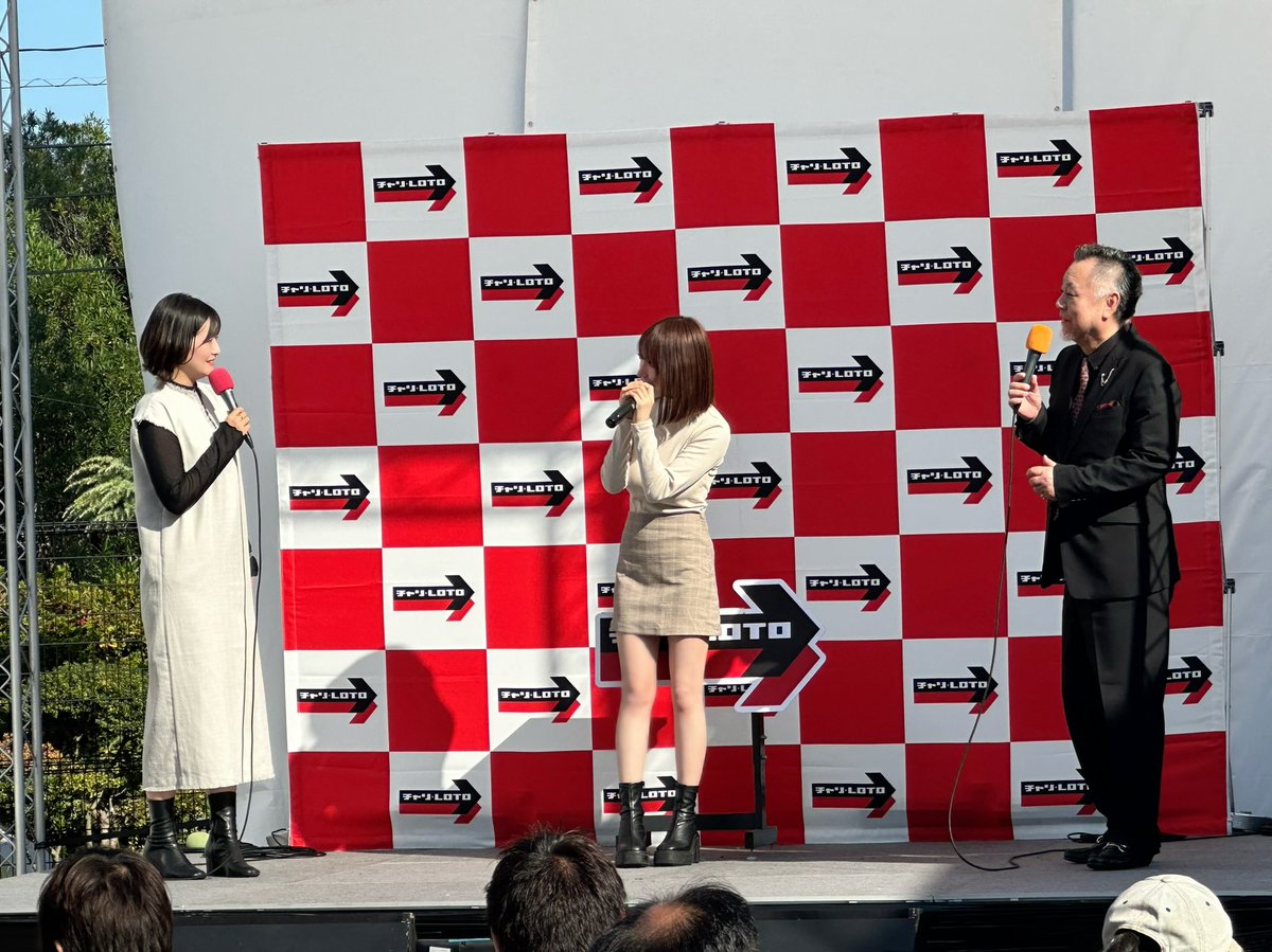 「防府競輪開設74周年周防国府杯争奪戦」in玉野競輪
やっさんとさくらさんとの
トークショー
そしてCS放送、チャリチャンと
出演させて頂きまして…

最後の表彰式では
優勝した清水裕友選手に
花束贈呈
させて頂きました涙
ゴールの瞬間は叫んじゃいました!

清水選手、六連覇
おめでとうございます! https://t.co/JCnKbxYlQ0