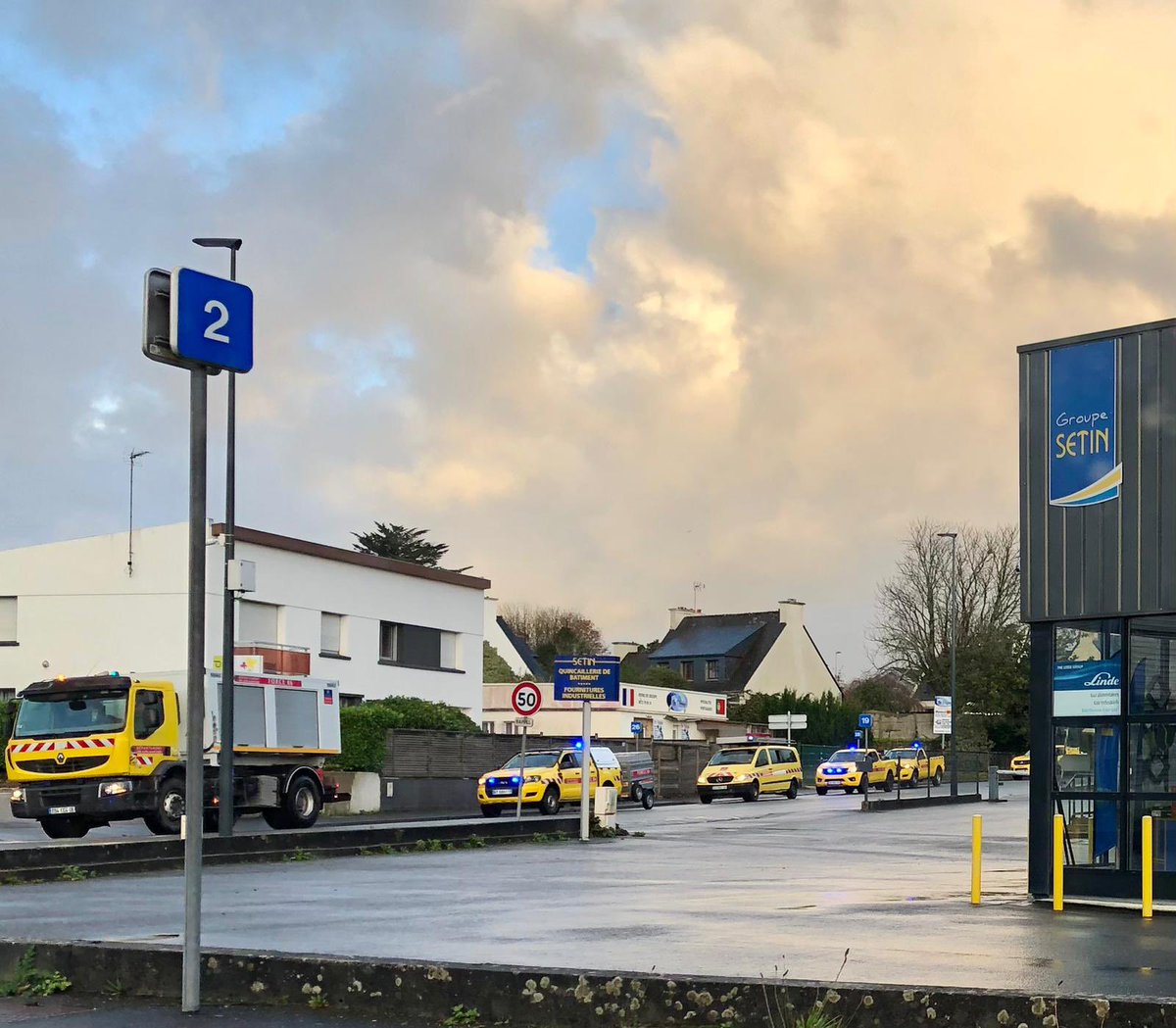 ➡️ 75 agents des routes viennent en renfort des départements des <a href="/AlpesMaritimes/">alpesmaritimes</a> <a href="/Departement63/">Puy-de-Dôme, mon Département</a> <a href="/Departement19/">Département Corrèze</a>. ♥️
➡️ Ils nous aident à finaliser le déblocage des routes du <a href="/finistere_29/">Département du Finistère</a> tout en permettant à nos agents qui ont fait un travail exceptionnel de prendre du repos.