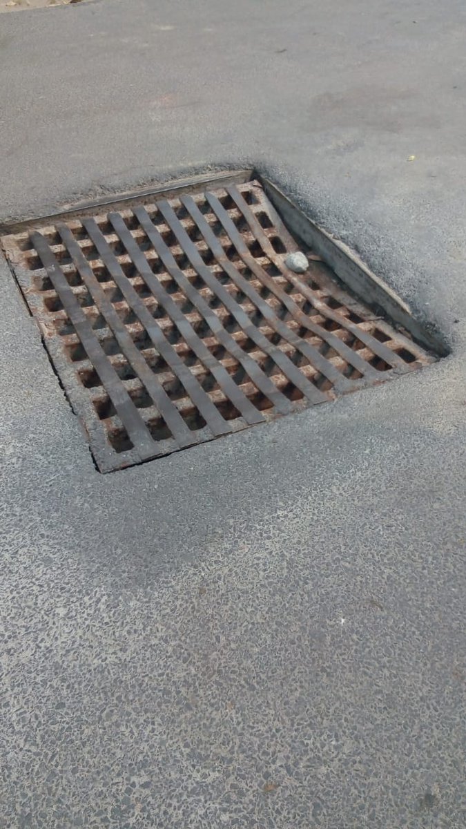 welfare_52's tweet photo. @noida_authority @CeoNoida महोदय, सेक्टर 52 के B ब्लॉक में मकान संख्या B 214 के सामने मुख्य सड़क पर ड्रेन की जाली टूटी हुई है, जिससे दुर्घटनाएं हो रही है। तुरंत करवाई कर जाली की मरम्मत होनी बहुत आवश्यक है। https://t.co/EJiF5KjKh5