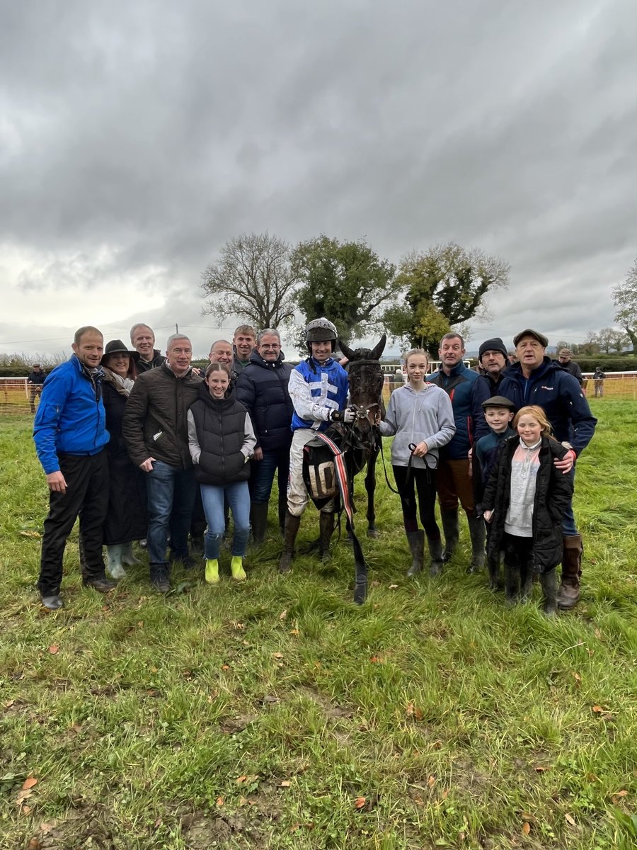 DanesWell1's tweet photo. Congrats to Good Ghandi Gang, J.C. Barry &amp; Bernard Crowley on win for Slotty Dotty (Court Cave ex Queen Medbh) in Lisronagh Mares Maiden. Very well produced &amp; great ride by JC Barry. https://t.co/TuDbAgQx9q