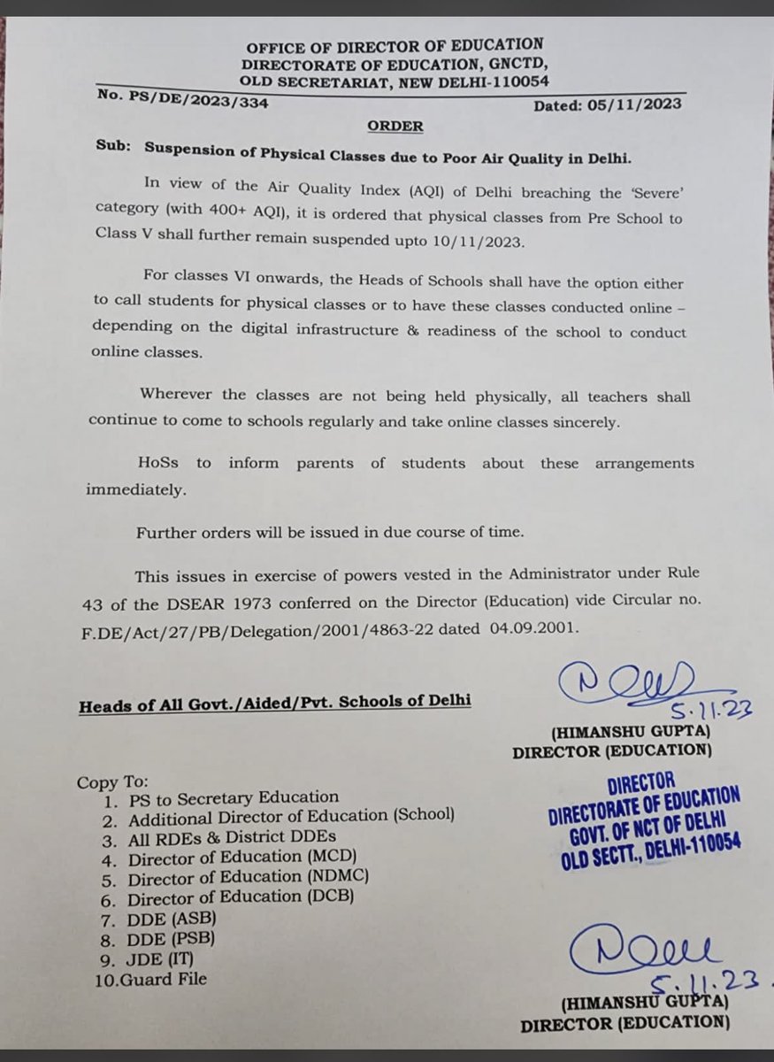 ruchimalik20's tweet image. Due to Covid we were already behind in education and life . Now schools are closed and I strongly condemned these online classes for primary classes. They are too small to understand anything on zoom and all ! Too much Delhi 😣. #DelhiInGasChamber #boycottkejriwal #turnoff
