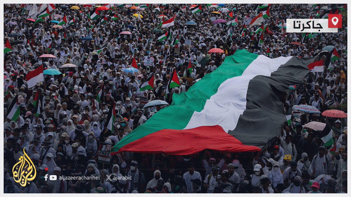 AJArabic's tweet photo. مظاهرة مليونية في العاصمة الإندونيسية #جاكرتا دعما لفلسطين وللمطالبة بوقف إطلاق النار في #غزة
#حرب_غزة https://t.co/Fh5uX9zKDh