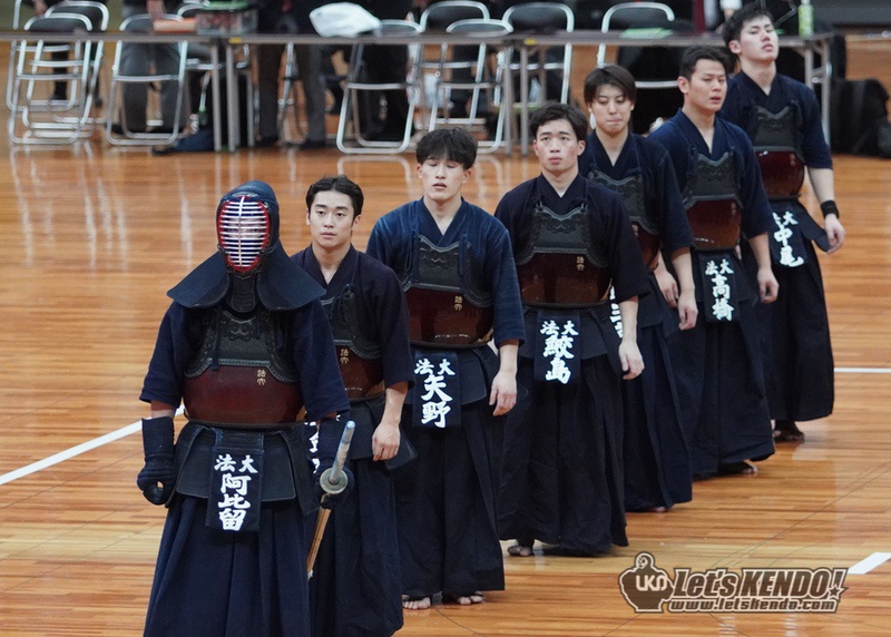 letskendo's tweet photo. 全日本学生優勝大会

結果
優勝　法政大学
二位　日本体育大学
三位　筑波大学
三位　國學院大学

結果などはLET'S KENDOに掲載しています〜
https://t.co/KAbK1g8RGy

#kendo #剣道 #レッツ剣道　#全日本学生剣道優勝大会 https://t.co/BDptauv1tG