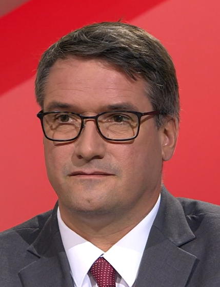 BurkhardtPhilip's tweet photo. "Wir werden die Briefkästen mit Sicherheit nicht abmontieren", versichert @postschweiz-Verwaltungsratspräsident @ChristianLevrat in der @sonntagszeitung.
Obschon das Geschäft mit der #Briefpost weiter rückläufig sei, werde der traditionelle #Briefkasten "nie" abgeschafft. (1/4) https://t.co/nBdqcGlEVN