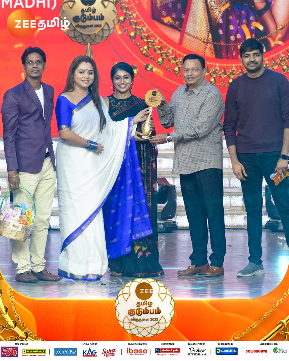 ZeeTamil's tweet photo. Best Mamiyar and Marumahal...!!! #Vaishnavi #Shamitha
Zee Tamil குடும்ப விருதுகள் 2023.
#ZeeTamilKudumbaVirudhugal2023 #ZTKV #ZTKV2023 #ZeeTamil https://t.co/3zzhIL5VhW