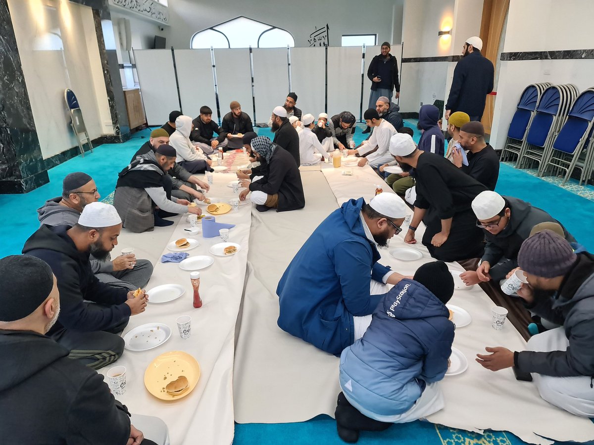MasjidSaliheen's tweet photo. Excellent turnout today for the first Great Fajr campaign Alhamdulillah https://t.co/IvcktTXKbN