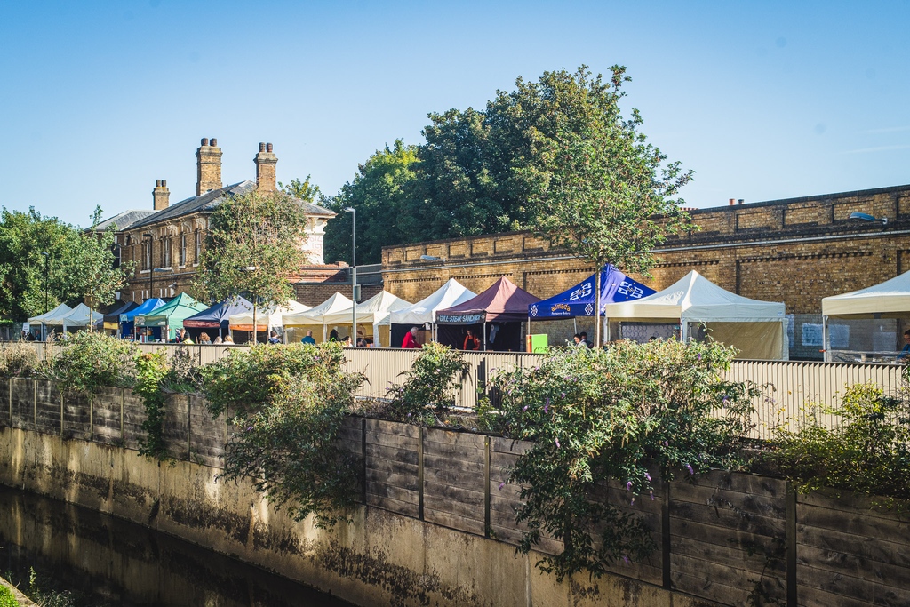 Stumbling upon Catford Food Market is like discovering a hidden gem! 🍃 Nestled by the riverside, it's a tranquil escape from the hustle and bustle of big city life. Come for the food, stay for the serenity! 🌳✨