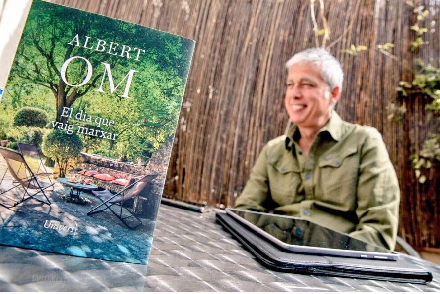 CarmeFenoll's tweet photo. 🚶‍♂️Actualitzant el perfil d'Albert Om a la @Viquipedia. Avui a les 11.30h serà el nostre #LlibreterVIP a @pobledellibres. Hi he incorporat el seu darrer llibre, recomanat per en @xgraset el mes passat a Calonge. https://t.co/YqvntysI84