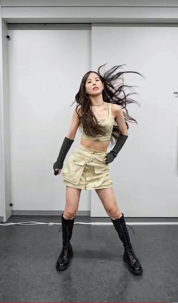 XnLjvGH9lCRNeQg's tweet photo. #いいマコの日 #マコの日

いいマコ🦁🧡って言ったら
やっぱりマコちゃんのダンス！

いつも可愛いマコちゃんが
踊り出すとカッコいいんですよ💕💃

ITZY先輩の #RingoChallenge🍎
踊ってみました！

🧡https://t.co/BKLYODOd3t

#ITZY #RINGO 
#HEARTRIS #NiziU #니쥬
 #MAKO #마코 https://t.co/4v1splhvu5