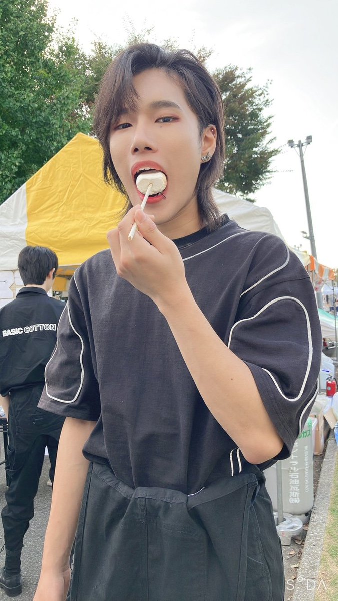 Official_IB147's tweet photo. [#은]

여러분 사실 저는 커비가 아닐까요?

#ib147 #아이돌 #연습생 #idol #kpop https://t.co/0GK8qNJBPC